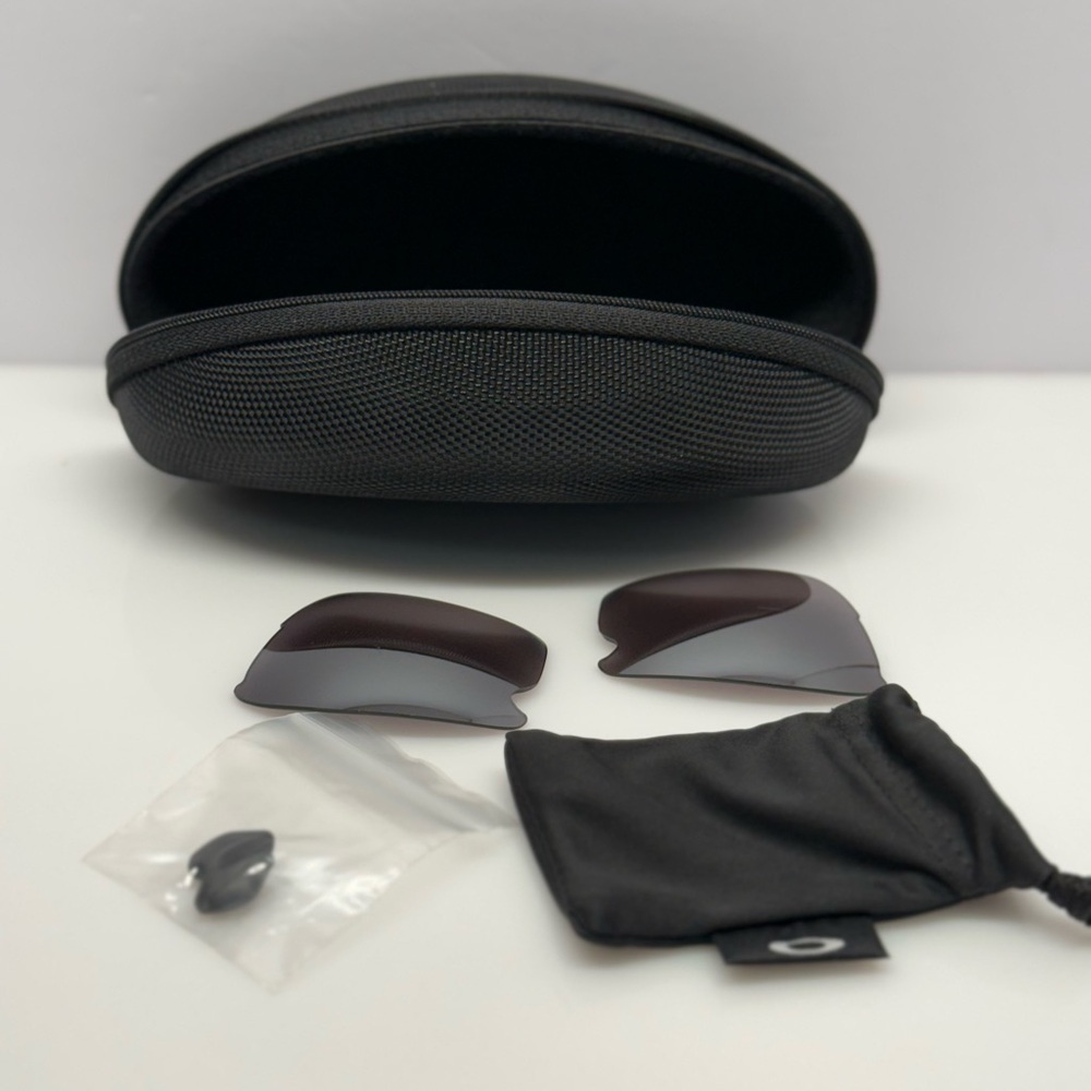 Oakley Sunglasses Zippered Case Black Clamshell with extra accessories
